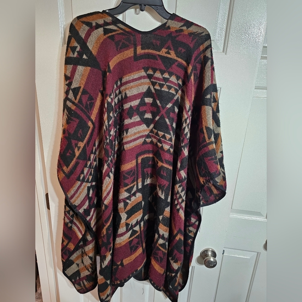 French Laundry Women OS Poncho Burgundy Tan Knit Aztec Wrap Toggle Boho Timeless - Picture 3 of 6